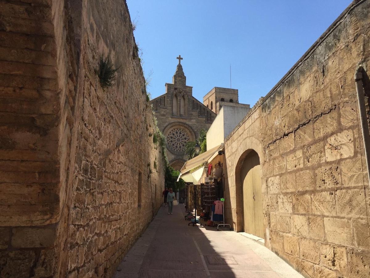 Casa Sa Pedra, En El Centro Historico De Semesterbostad *